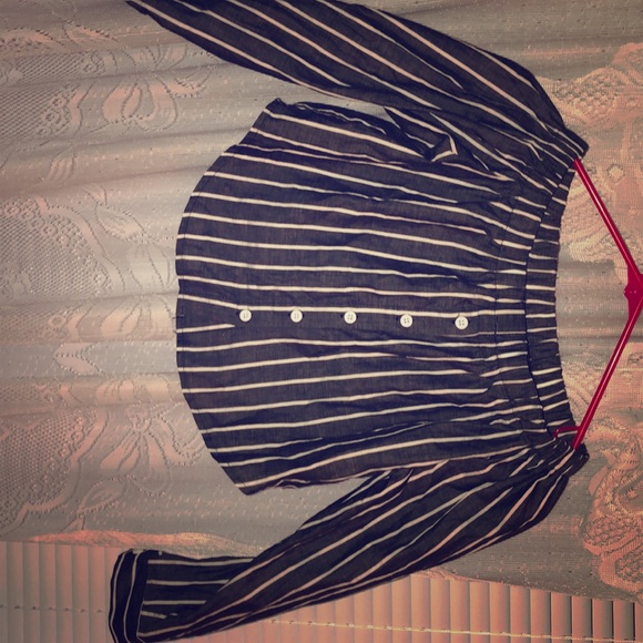 Off the shoulder button up - Picture 1 of 4